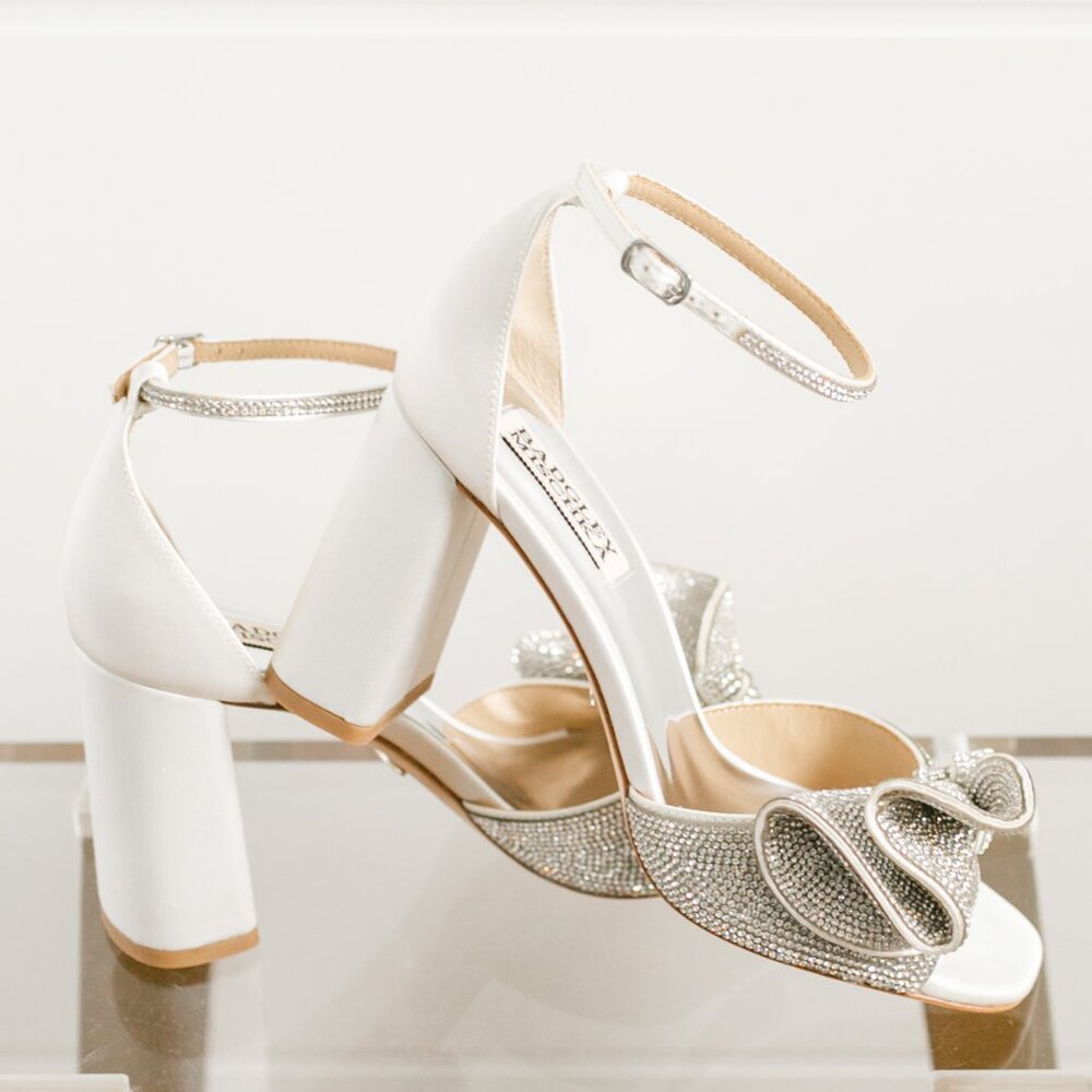 Badgley Mischka Poppy Wedding Block Heel Soft White 6 New Box Crystal - Picture 7 of 16